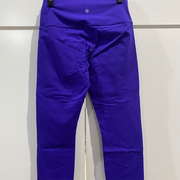 Lululemon purple crop - Picture 2 of 2